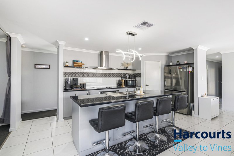 Photo - 35 Ballybofey Loop, Bullsbrook WA 6084 - Image 5