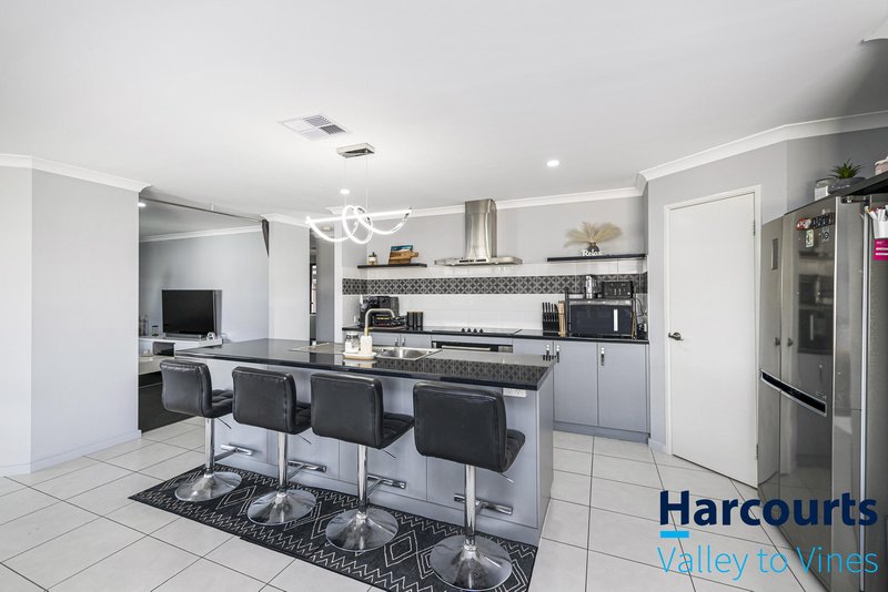 Photo - 35 Ballybofey Loop, Bullsbrook WA 6084 - Image 6
