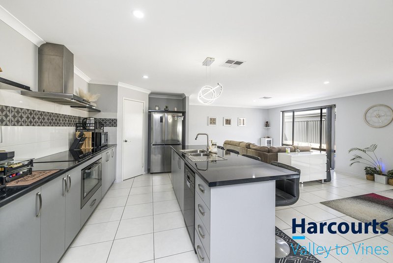 Photo - 35 Ballybofey Loop, Bullsbrook WA 6084 - Image 7