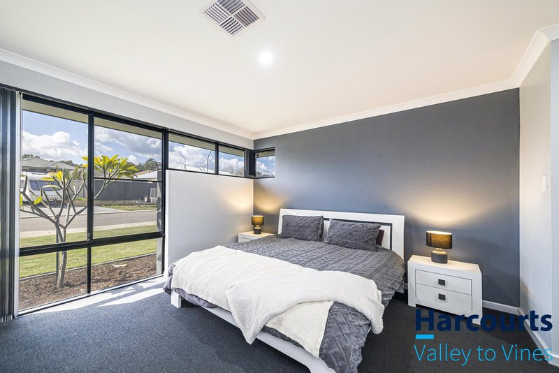 Photo - 35 Ballybofey Loop, Bullsbrook WA 6084 - Image 8