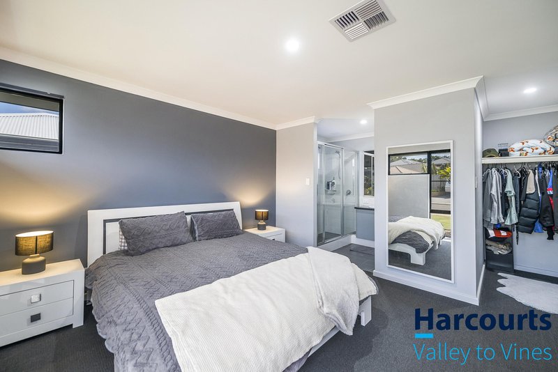 Photo - 35 Ballybofey Loop, Bullsbrook WA 6084 - Image 9