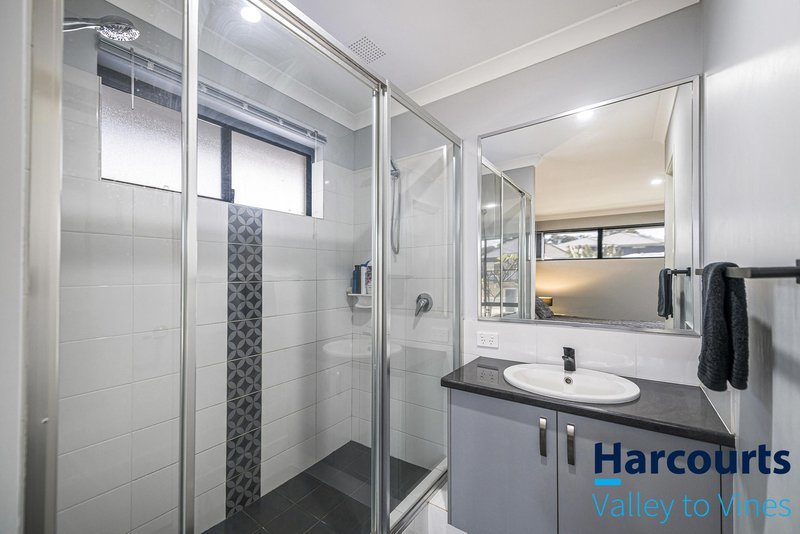 Photo - 35 Ballybofey Loop, Bullsbrook WA 6084 - Image 10