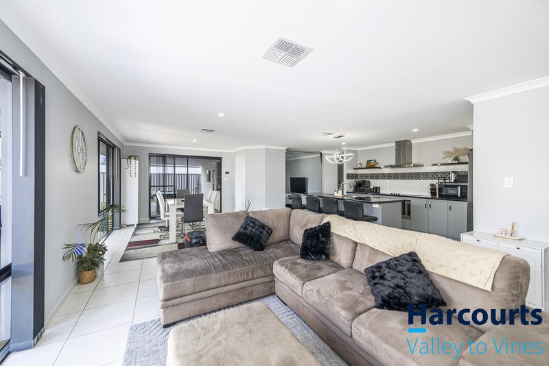 Photo - 35 Ballybofey Loop, Bullsbrook WA 6084 - Image 11