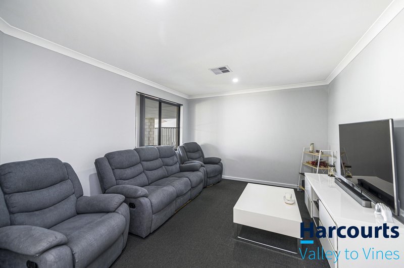 Photo - 35 Ballybofey Loop, Bullsbrook WA 6084 - Image 14