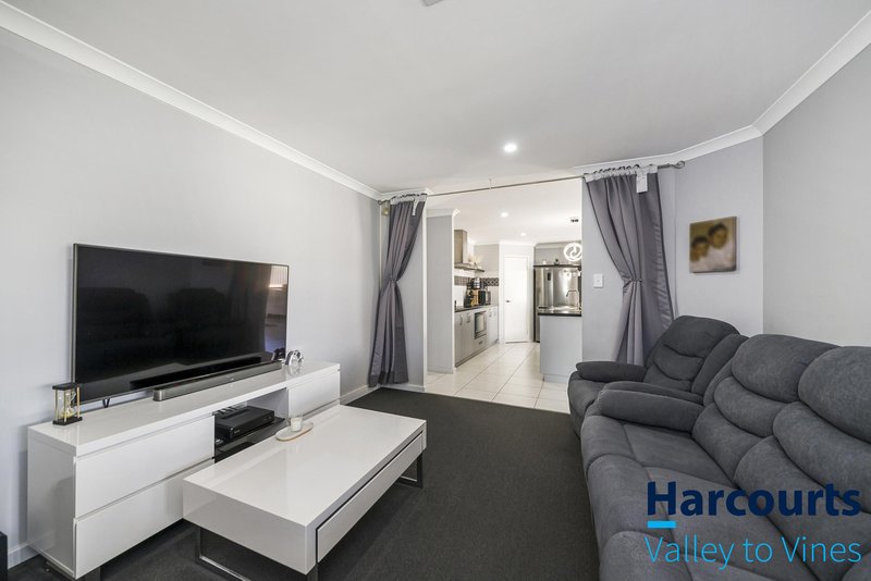 Photo - 35 Ballybofey Loop, Bullsbrook WA 6084 - Image 15