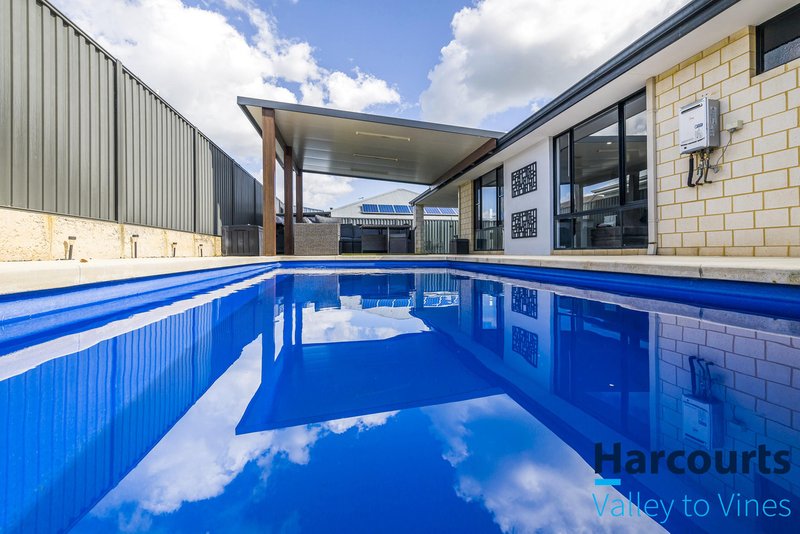 Photo - 35 Ballybofey Loop, Bullsbrook WA 6084 - Image 17