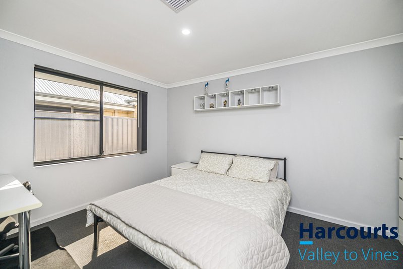 Photo - 35 Ballybofey Loop, Bullsbrook WA 6084 - Image 22