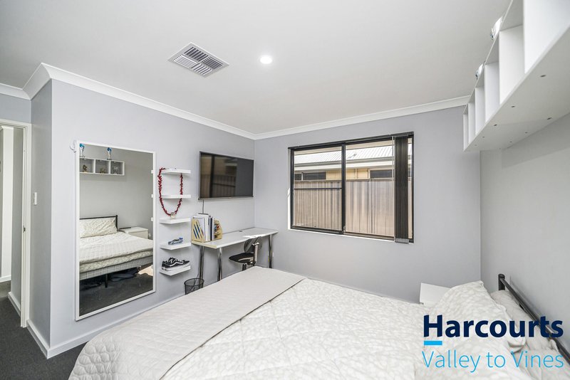 Photo - 35 Ballybofey Loop, Bullsbrook WA 6084 - Image 23