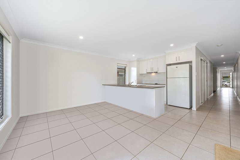 Photo - 35 Bandt Close, Burpengary QLD 4505 - Image 3