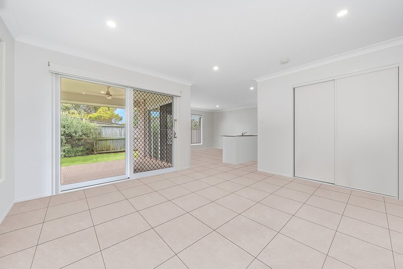 Photo - 35 Bandt Close, Burpengary QLD 4505 - Image 6