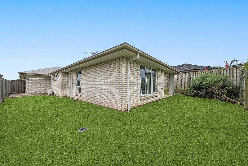 Photo - 35 Bandt Close, Burpengary QLD 4505 - Image 15