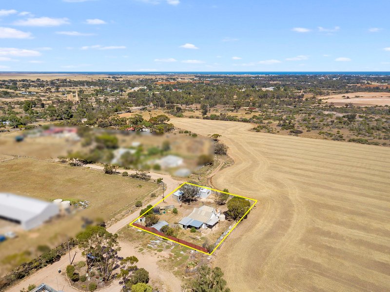 Photo - 35 Barkla Street, Moonta SA 5558 - Image 3