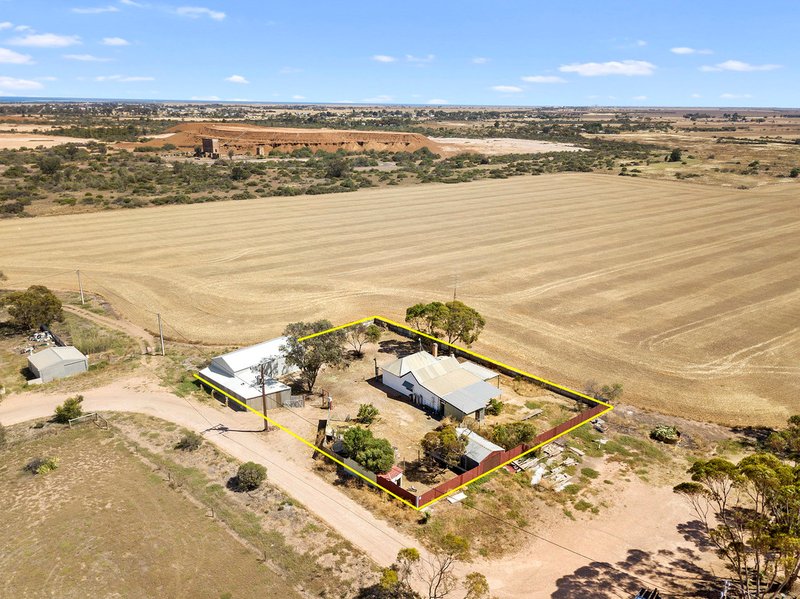 Photo - 35 Barkla Street, Moonta SA 5558 - Image 4