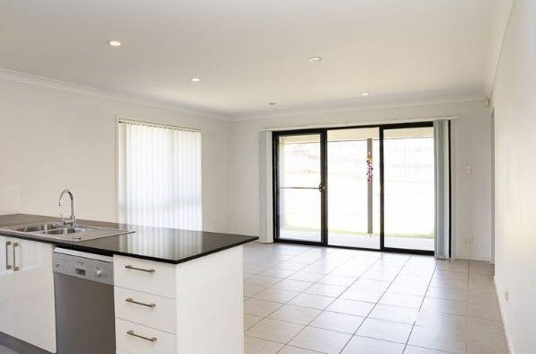 Photo - 35 Basil Street, Springfield Lakes QLD 4300 - Image 3