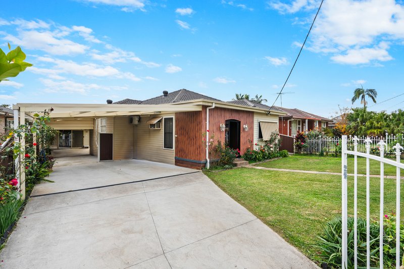 Photo - 35 Beale Crescent, Fairfield West NSW 2165 - Image 2