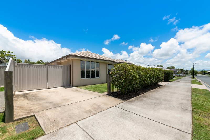 Photo - 35 Bedarra Crescent, Burpengary East QLD 4505 - Image 3