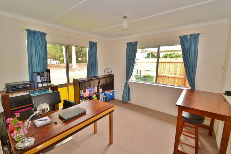 Photo - 35 Beerwah Parade, Beerwah QLD 4519 - Image 2