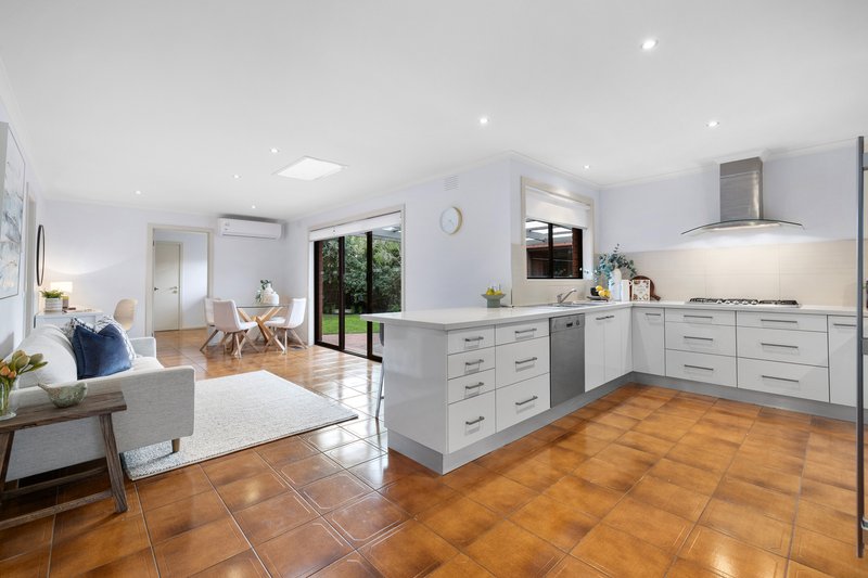 Photo - 35 Benkel Avenue, Cheltenham VIC 3192 - Image 5