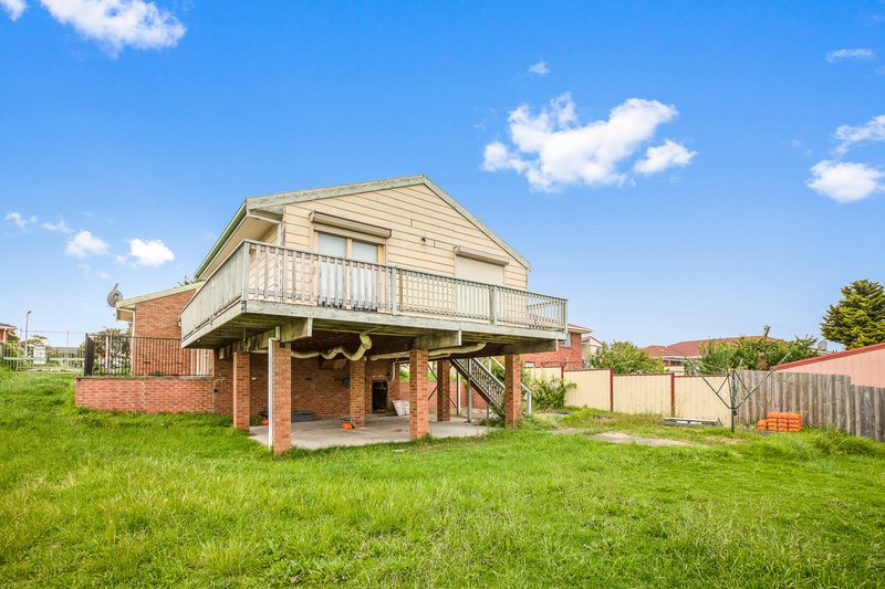 Photo - 35 Bicentennial Crescent, Meadow Heights VIC 3048 - Image 7