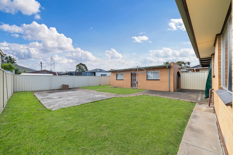 Photo - 35 Birchwood Boulevard, Deer Park VIC 3023 - Image 10