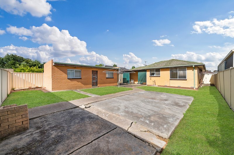 Photo - 35 Birchwood Boulevard, Deer Park VIC 3023 - Image 11