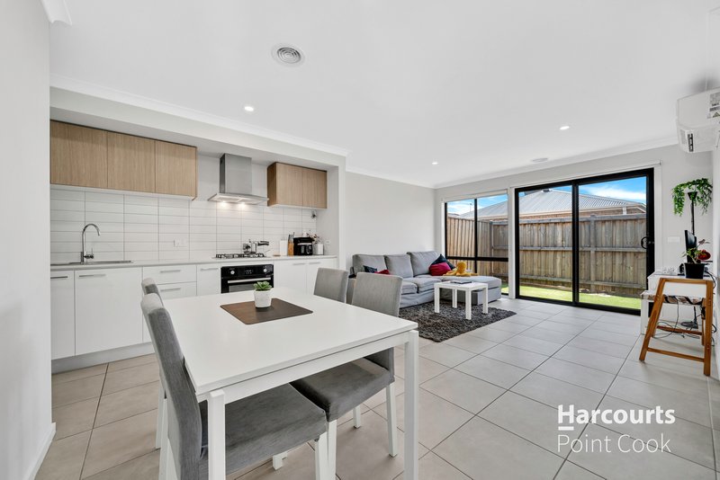 Photo - 35 Blenril Avenue, Tarneit VIC 3029 - Image 7