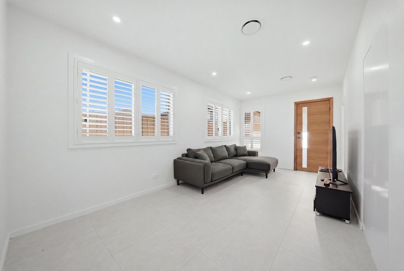 Photo - 35 Boonoke Crescent, Miller NSW 2168 - Image 11