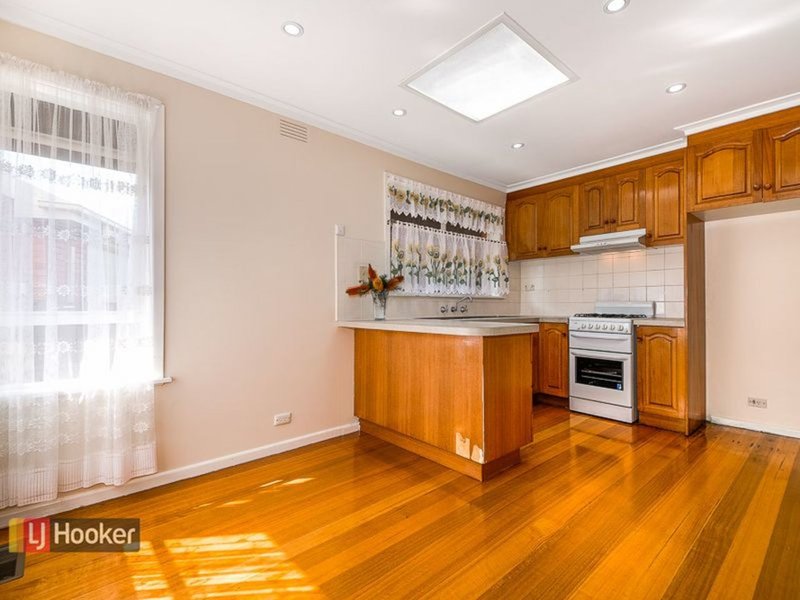 Photo - 35 Boronia Avenue, Dandenong North VIC 3175 - Image 8