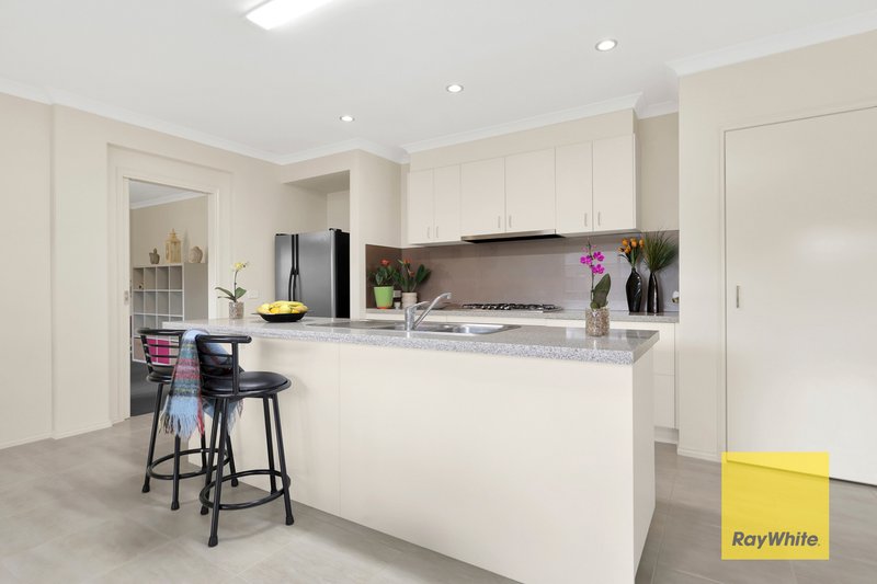 Photo - 35 Borrack Crescent, Mernda VIC 3754 - Image 5