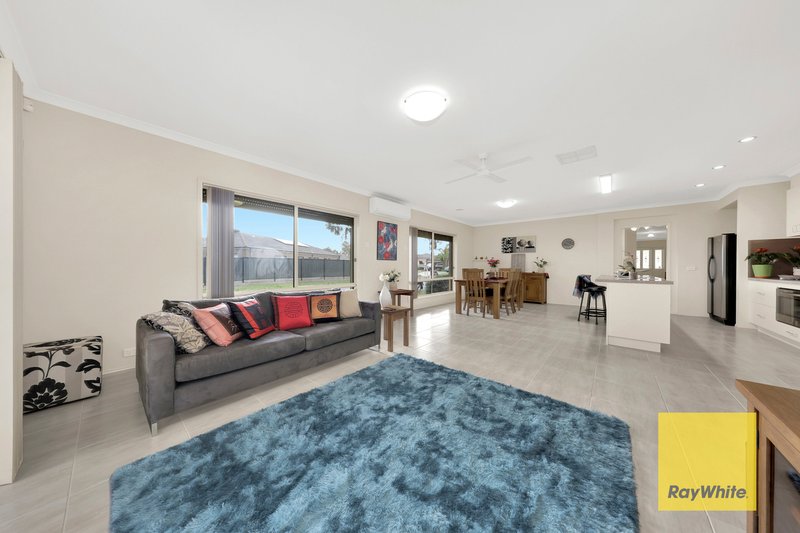 Photo - 35 Borrack Crescent, Mernda VIC 3754 - Image 10