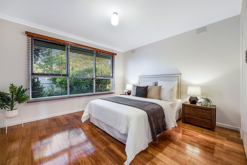 Photo - 35 Bradstreet Road, Mount Waverley VIC 3149 - Image 10