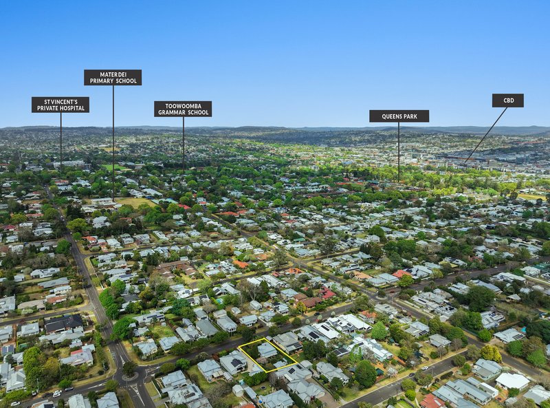 Photo - 35 Bridge Street, Mount Lofty QLD 4350 - Image 16