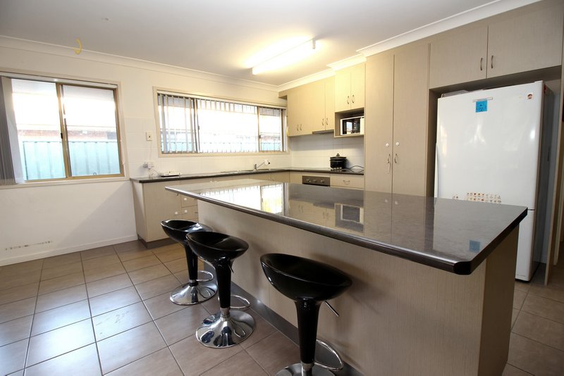 Photo - 35 Bridgeman Street, Emerald QLD 4720 - Image 6