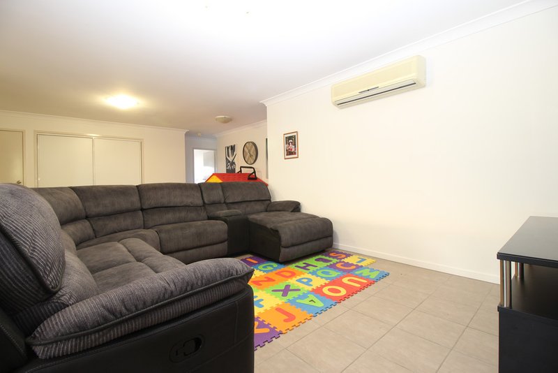 Photo - 35 Bridgeman Street, Emerald QLD 4720 - Image 7