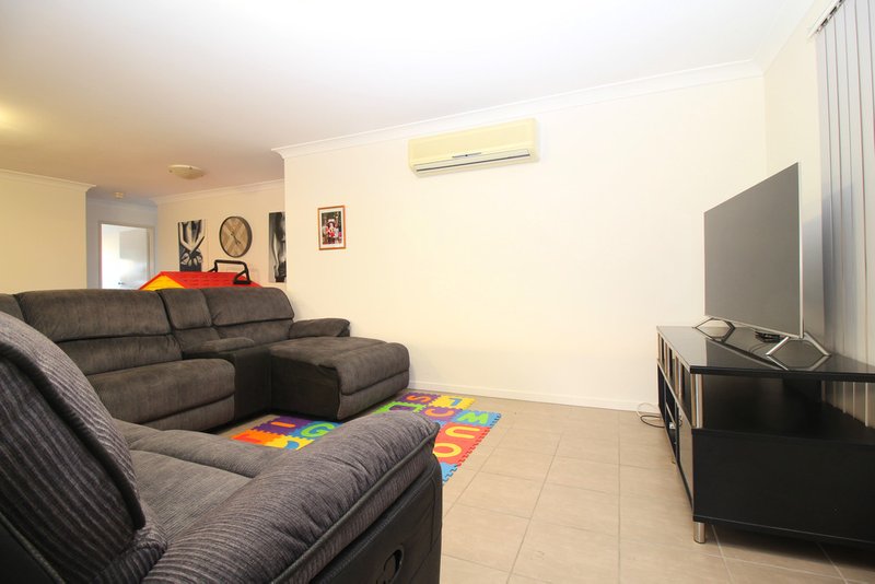 Photo - 35 Bridgeman Street, Emerald QLD 4720 - Image 8