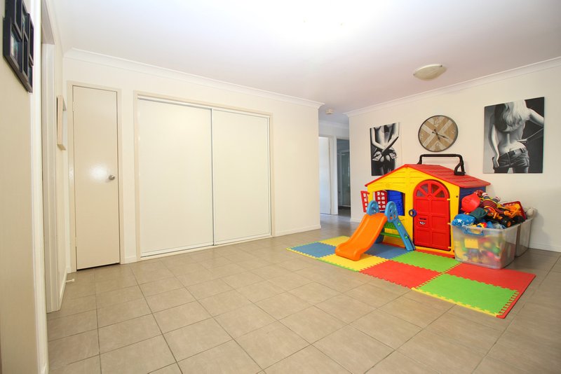 Photo - 35 Bridgeman Street, Emerald QLD 4720 - Image 9