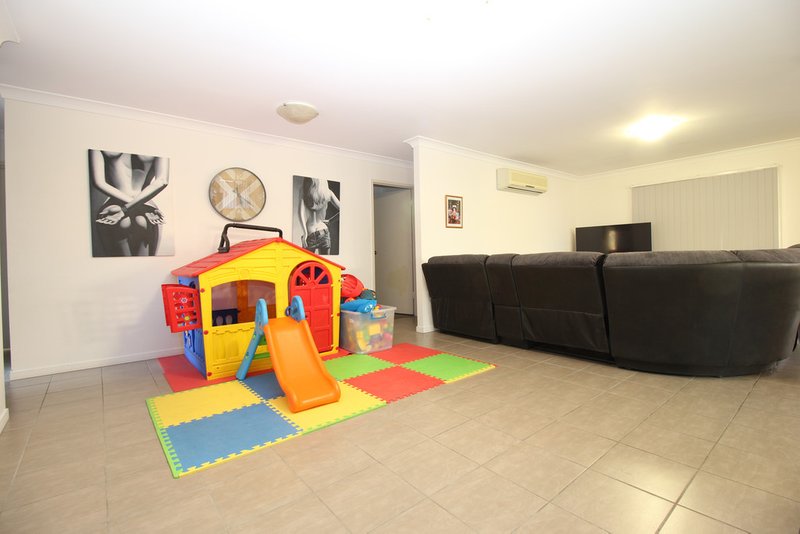 Photo - 35 Bridgeman Street, Emerald QLD 4720 - Image 10