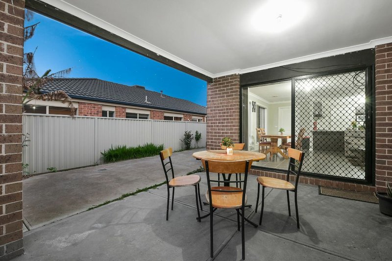 Photo - 35 Broad Oak Drive, Cranbourne East VIC 3977 - Image 14