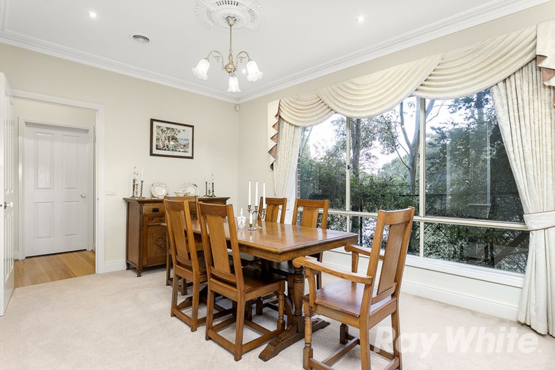 Photo - 35 Bunker Crescent, Glen Waverley VIC 3150 - Image 4