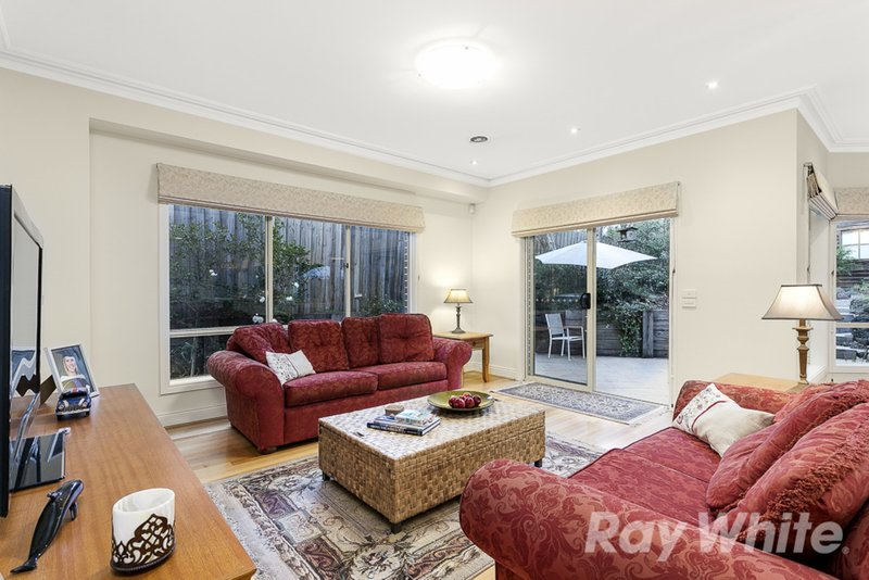 Photo - 35 Bunker Crescent, Glen Waverley VIC 3150 - Image 9