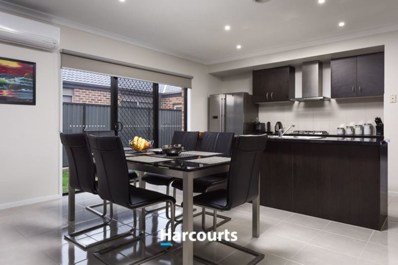 Photo - 35 Burford Way, Cranbourne North VIC 3977 - Image 4