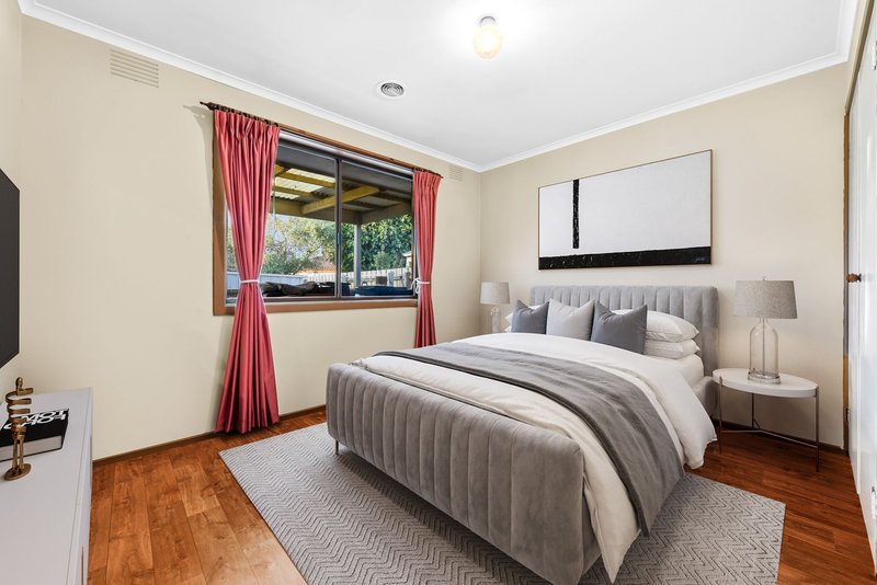 Photo - 35 Burraneer Drive, Keysborough VIC 3173 - Image 5