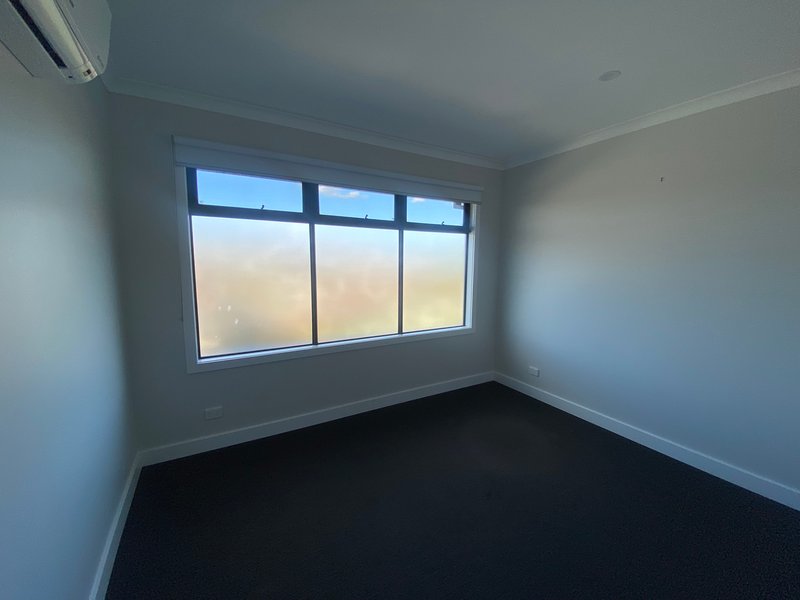 Photo - 35 Burt Street, Altona VIC 3018 - Image 11