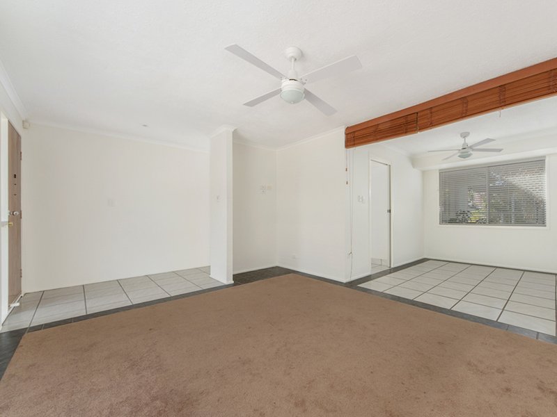 Photo - 35 California Drive, Oxenford QLD 4210 - Image 6