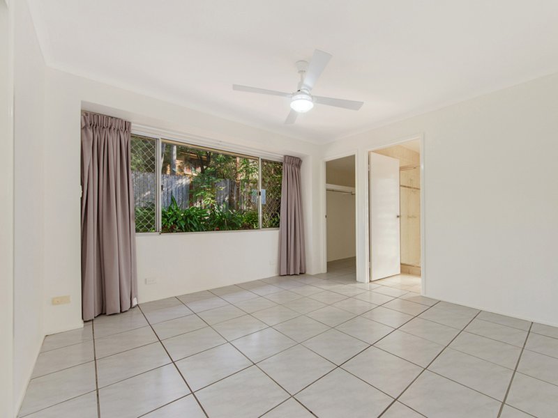 Photo - 35 California Drive, Oxenford QLD 4210 - Image 7