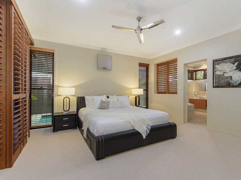 Photo - 35 Calmwater Crescent, Helensvale QLD 4212 - Image 10