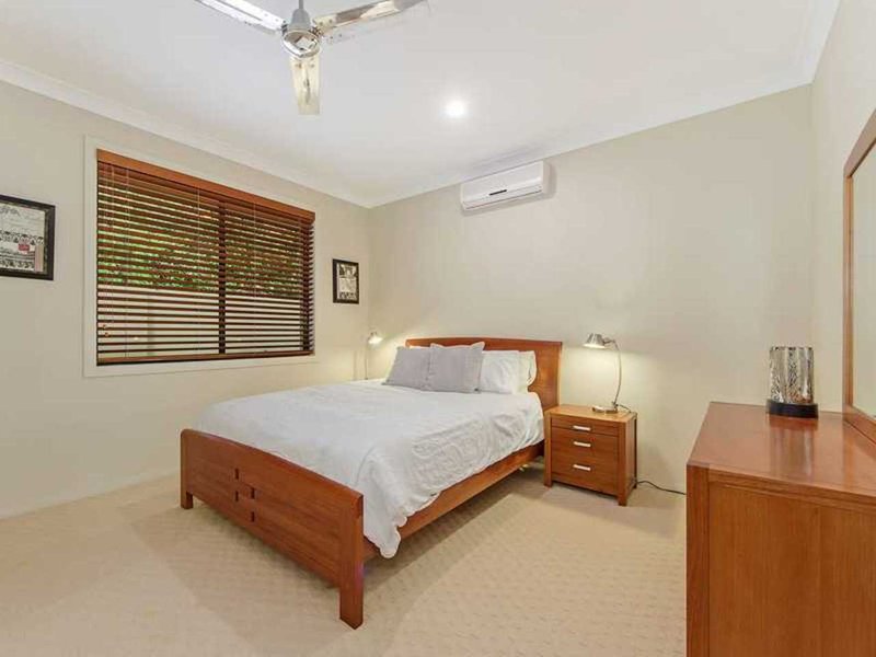 Photo - 35 Calmwater Crescent, Helensvale QLD 4212 - Image 13