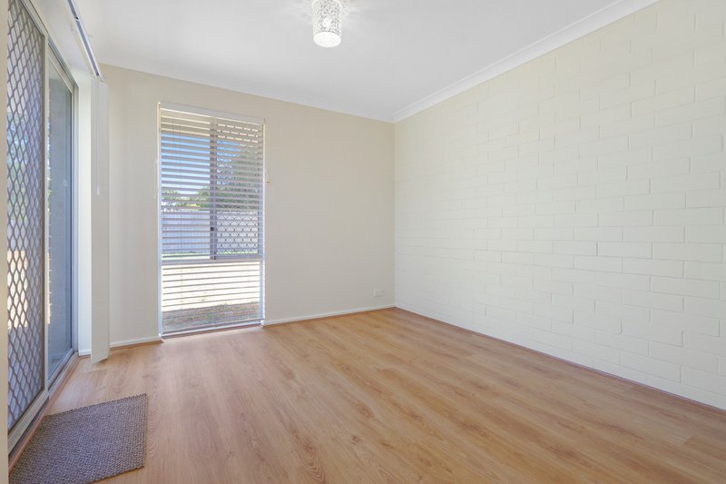 Photo - 35 Cambridge Crescent, Cooloongup WA 6168 - Image 6