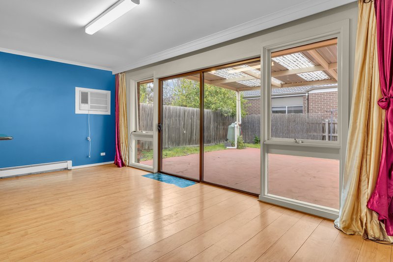 Photo - 35 Canberra Avenue, Hoppers Crossing VIC 3029 - Image 2