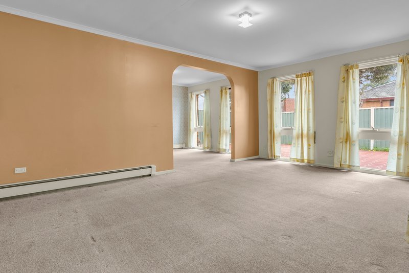 Photo - 35 Canberra Avenue, Hoppers Crossing VIC 3029 - Image 4